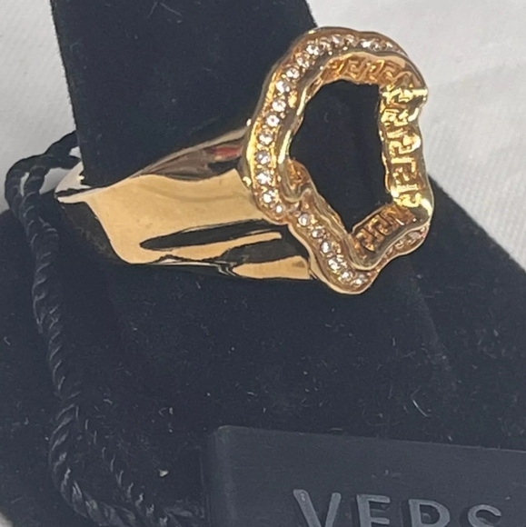 Versace Gold Color Metal & Crystal Medusa Head Curve Ring - SZ 8 - Unisex - BNWT - Picture 2 of 6